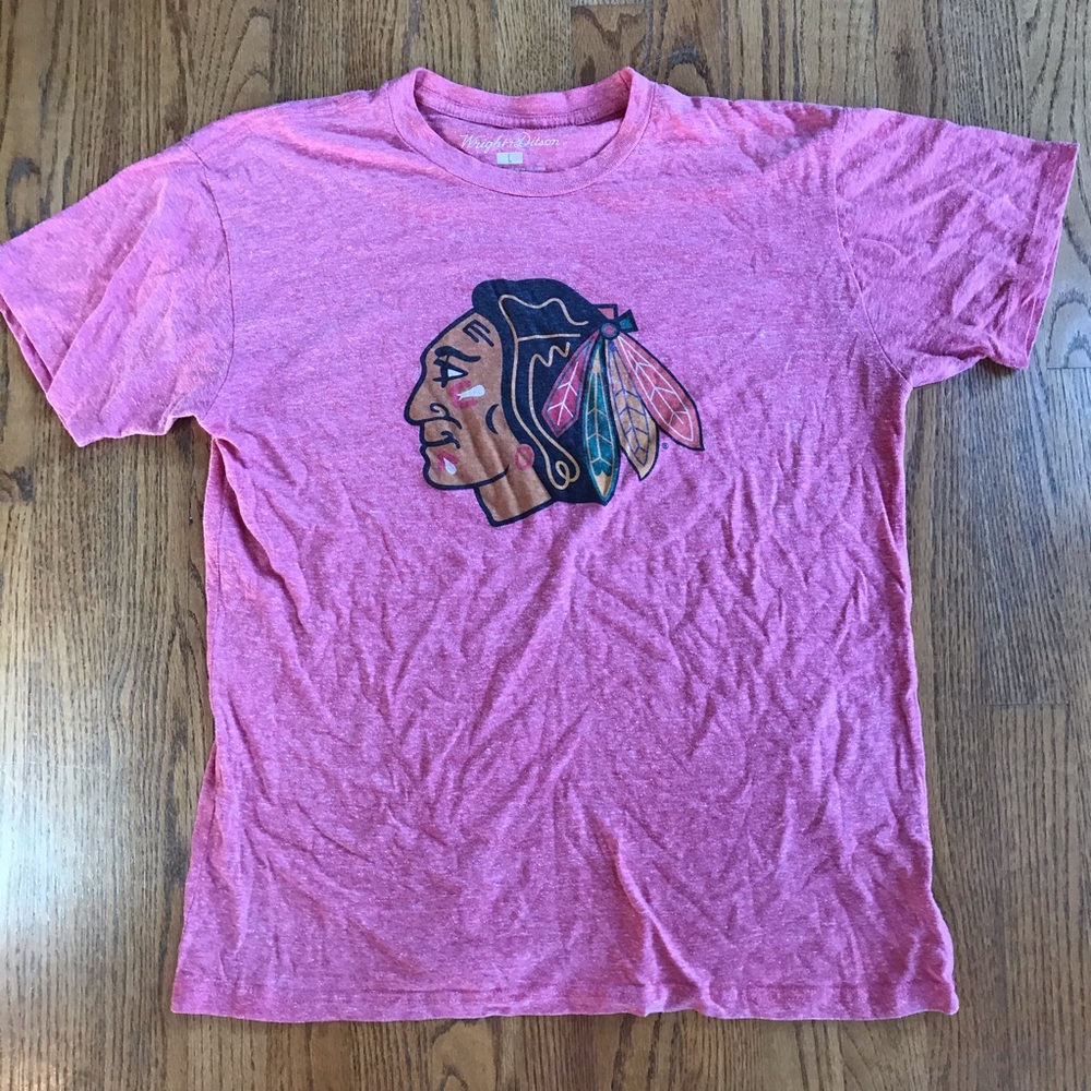 Light red/pink Chicago Blackhawks Tee Shirt